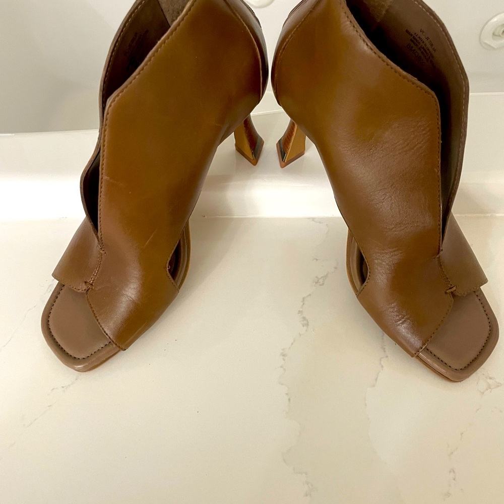 Vince Camuto jesilia Tuscan taupe size 8